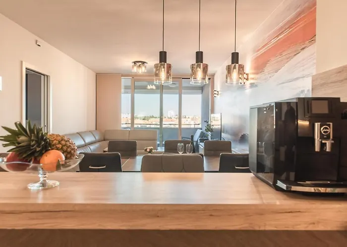 Bella * Ζαντάρ