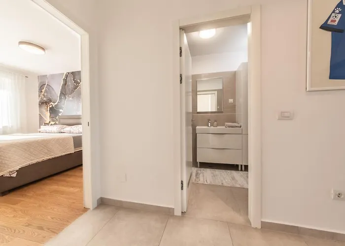 Bella * Ζαντάρ